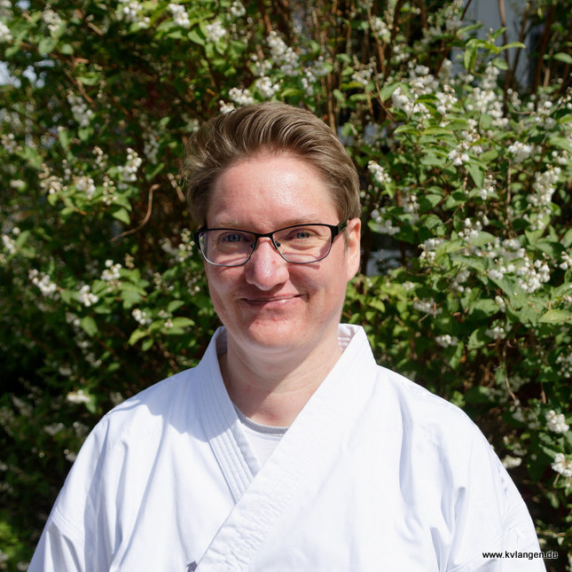 - Trägerin des 1. Dan - C-Prüferlizenz- C-Trainerlizenz- sportliche Erfolge: - 1. Platz Hessenmeisterschaft 2012 Kumite - 3. Platz Hessenmeisterschaft 2002 Kata Junioren - 3. Platz Hessenmeisterschaft 2003 - 1.Platz 10. Int. Odenwaldcup 2002 Kata Erw.- Trainingsschwerpunkt: Kata und Kihon Chrstina Goedderz