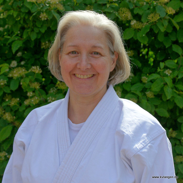 - Trägerin des 2. Dan - Kara-T-Robics Instructor - B-Lizenz (Gesundheitstrainer Karate) - C-Prüferlizenz - SV Lizenz des DKV - Trainingsschwerpunkt: Kata, Kihon, Kumite, Kara-T-Robics- Sportliche Erfolge - 1. Platz Hessenmeisterschaft 2011 (Kata Ü30) Mandy Golm